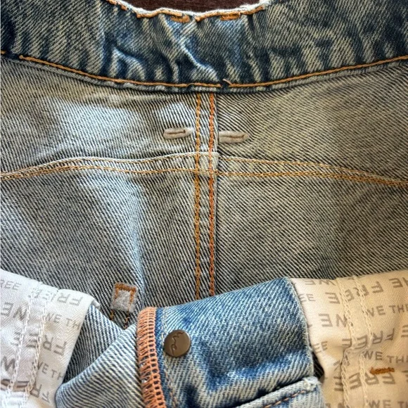 We The Free Mid Rise Good Luck Barrel Jeans in Light Blue - Picture 5 of 7